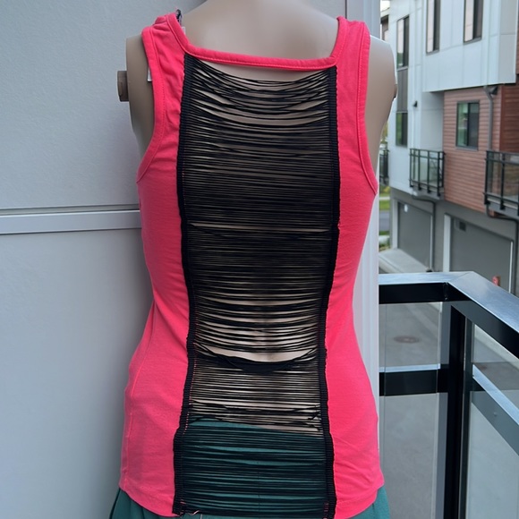 Pink tank Top size SP - Picture 3 of 3